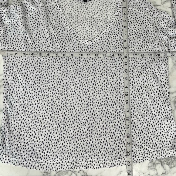 RAILS Women’s SAMI SPOTTED White Black Drop Shoulder Linen Blend V-Neck Top - Picture 5 of 9